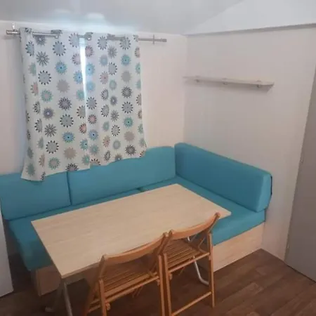 مكان تخييم Famille Peeters كاميير