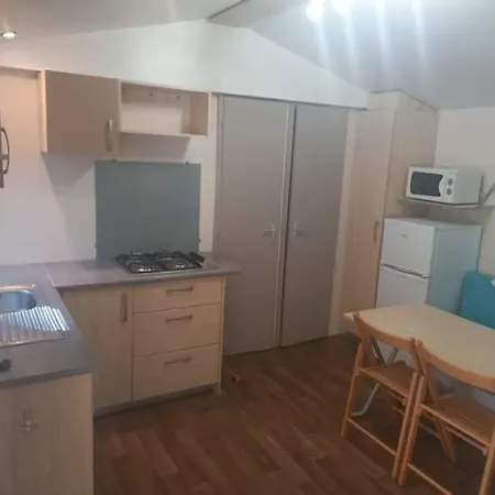 Famille Peeters مكان تخييم كاميير